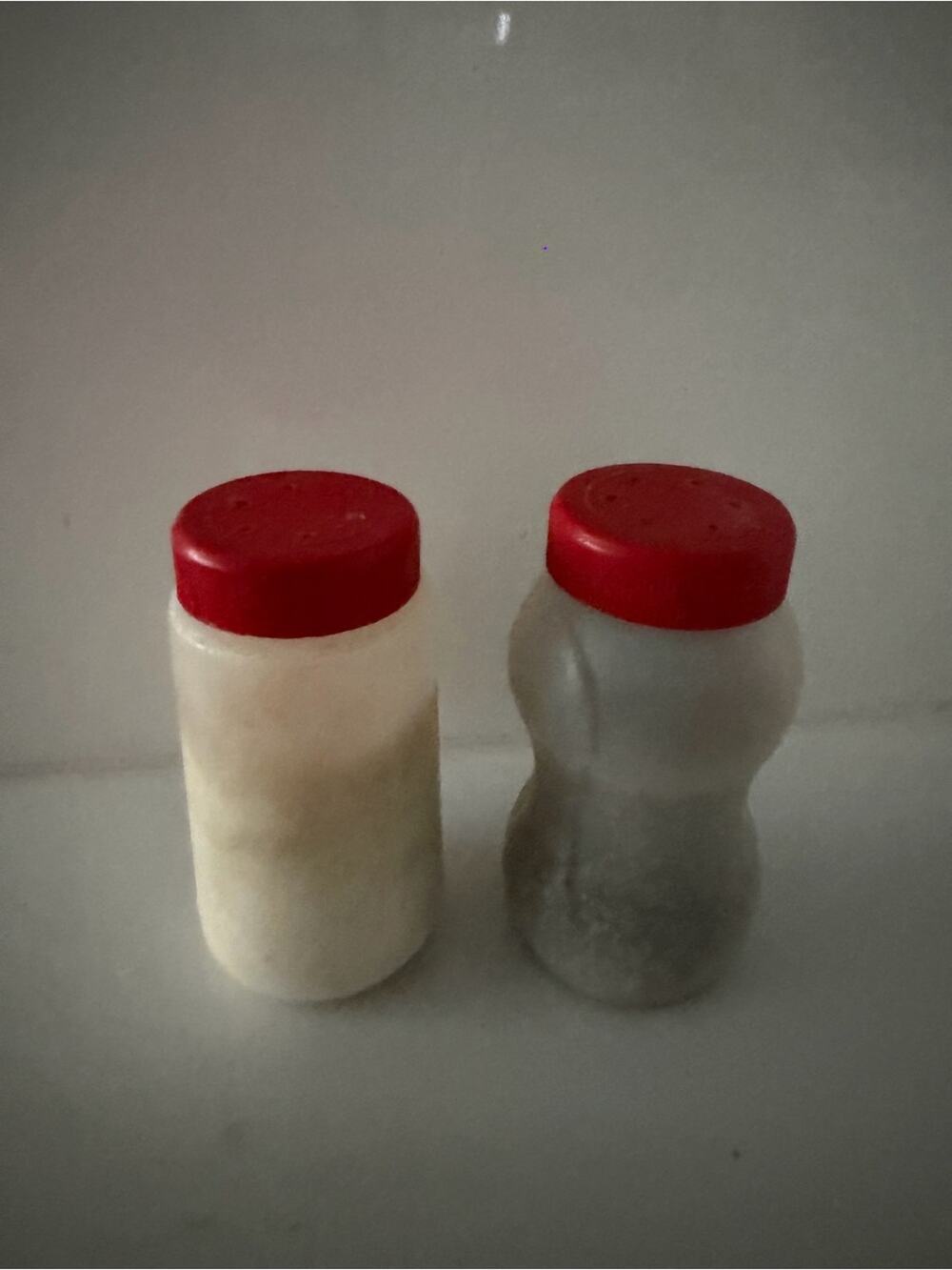 🗽Set of Two Salt and Pepper Shakers with Red Tops